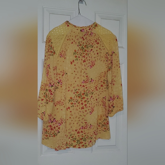 Torrid EUC Yellow Blouse Sz 0 (10/12) - Picture 2 of 3